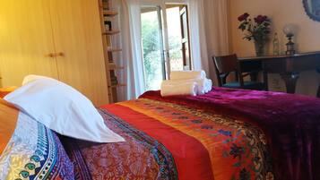Iron/ironing board, WiFi, bed sheets, wheelchair access