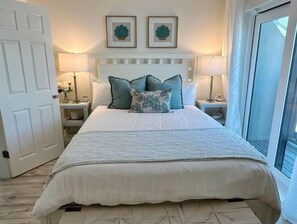 Room - beachfront townhome located directly on the sand in a private gated community (Panama City Beach)