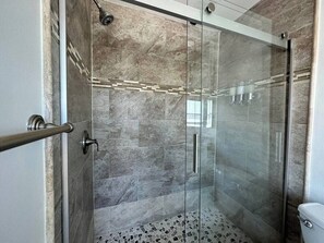 Bathroom - beachfront townhome located directly on the sand in a private gated community (Panama City Beach)