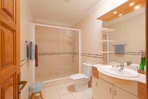 Bathroom - Vacation Home 'Ocean Lovers' with Sea View, Shared Pool and Wi-Fi (Santiago del Teide)