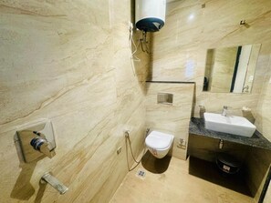 Kostenlose Toilettenartikel, Handtücher, Seife, Shampoo
