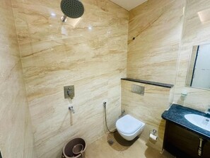 Free toiletries, towels, soap, shampoo - DD Green Residency (New Delhi)
