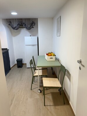 Appartamento Deluxe, vista città | Ristoranti