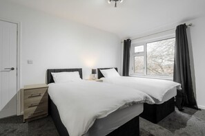 Room - Newly Refurbished 3BR Home Parking Sleeps 5 (Bolton)