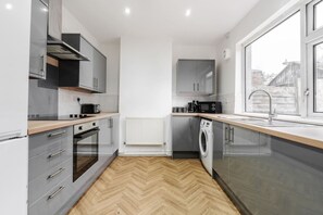 Room - Newly Refurbished 3BR Home Parking Sleeps 5 (Bolton)