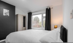 Room - Newly Refurbished 3BR Home Parking Sleeps 5 (Bolton)