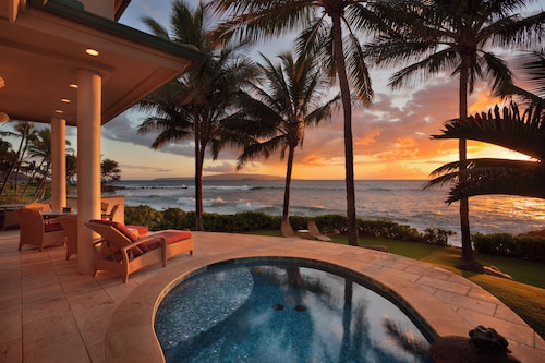 Beachfront / Oceanfront Private Home  Sleeps 8