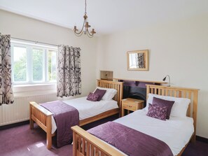 4 quartos, individualmente decorados, individualmente mobiliados