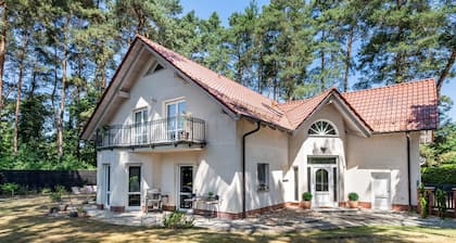 Boutique Beach Villa & Private Apartment – Groups up to 14, Wellness & Lakes near Berlin