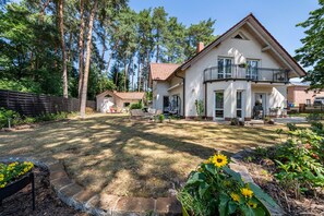 Exterior - Boutique Beach Villa & Private Apartment – Groups up to 14, Wellness & Lakes near Berlin (Bestensee)