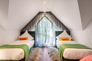 Tabla de planchar con plancha, wifi y ropa de cama 
