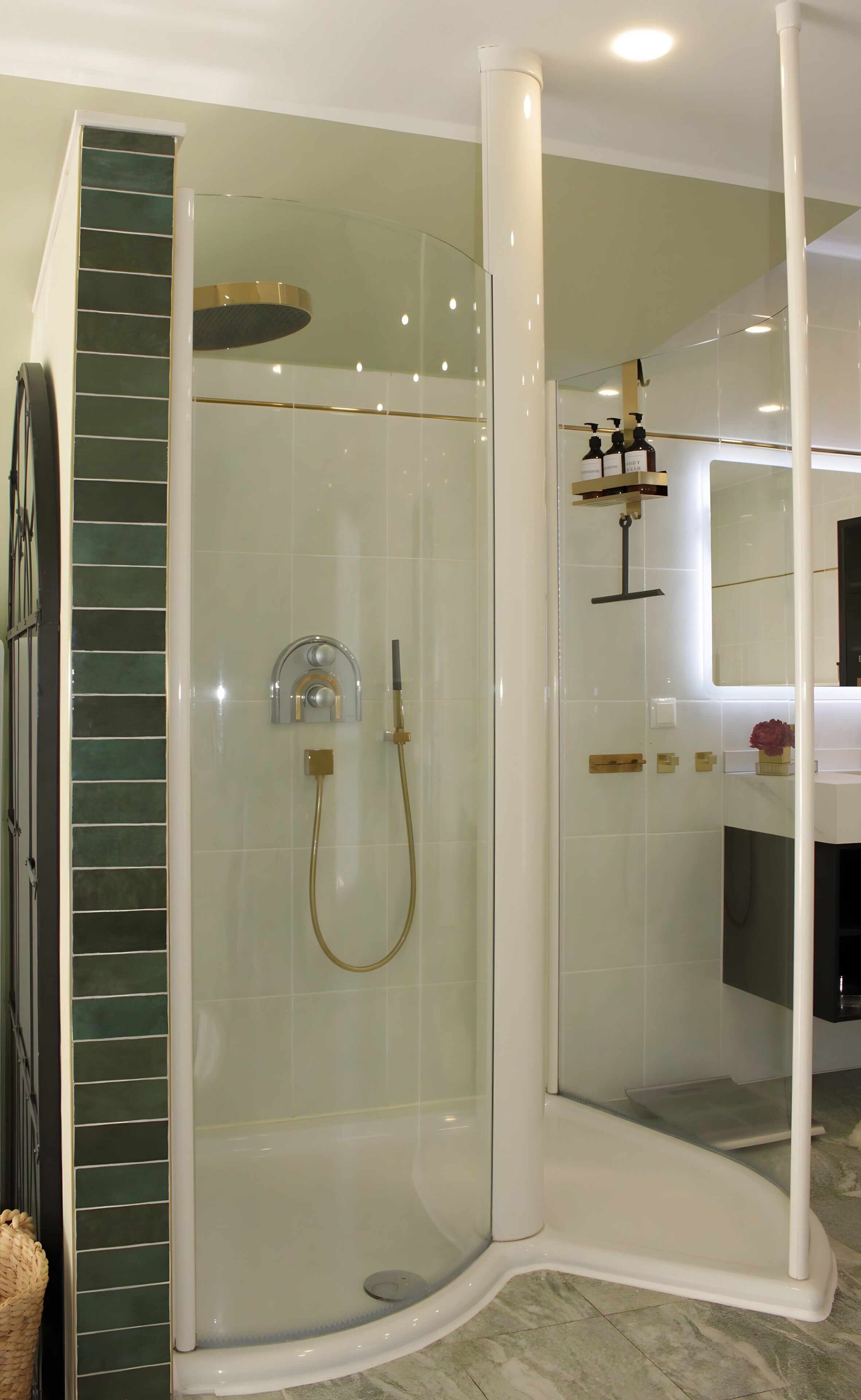 Een douche, een haardroger, handdoeken