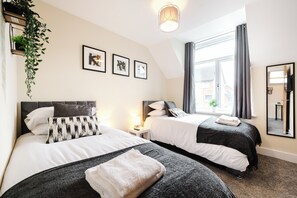 Room - 2 Bed Salford Apartment | Parking | Sleeps 4 (Salford)