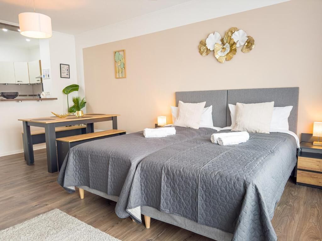 Apartment, 2 Bedrooms, Balcony, City View