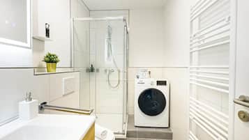 Apartamento, 2 habitaciones, balcón, vistas a la ciudad | Baño