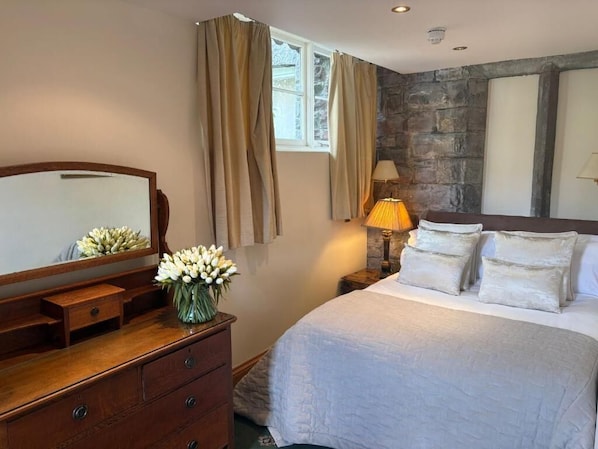 Family Room | Free WiFi