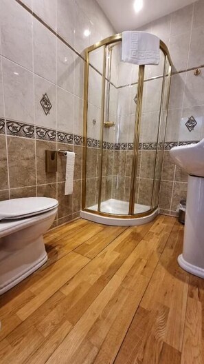Standard Double Room | Bathroom