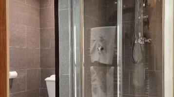 Standard Double Room | Bathroom