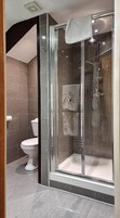 Standard Double Room | Bathroom