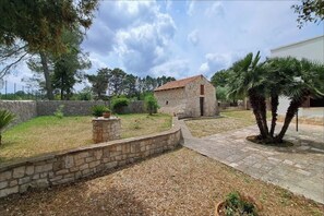 Family House, Multiple Bedrooms (Casolare Di Puglia) | Property grounds - Casolare Di Puglia (Noci)