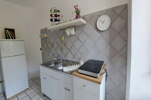 Family House, Multiple Bedrooms (Casolare Di Puglia) | Private kitchen - Casolare Di Puglia (Noci)