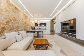 Living area - Seaview Elegance Apartment | Luxury & Free Parking by PikHost (Vlorë)