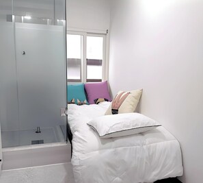 Room - 1-min Walk Nonhyeon Station - Gangnam #Clinic #Treatment #Recovery #Central (Seoul)