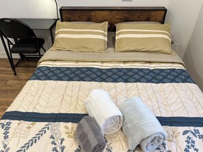 Iron/ironing board, WiFi, bed sheets - Bright Luxury Unit+ free Parking (Pickering)