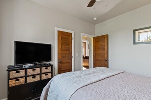 Desk, free WiFi, bed sheets - New! Luxury Bend Retreat Steps From Downtown & River (Bend)