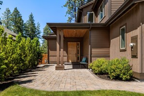 Exterior - New! Luxury Bend Escape | Hot Tub | Lake Views (Bend)