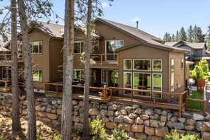 Exterior - New! Luxury Bend Escape | Hot Tub | Lake Views (Bend)