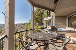 Outdoor dining - New! Deschutes River Escape with Hot Tub & Views (Bend)