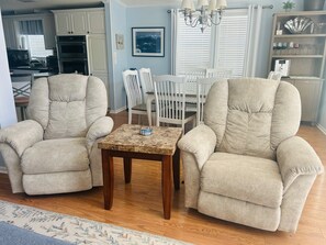 Smart TV - 1985 Kingfisher: 3  BR, 2  BA House in Surfside Beach, Sleeps 10 (Surfside Beach)