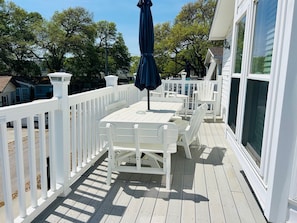 Outdoor dining - 1985 Kingfisher: 3  BR, 2  BA House in Surfside Beach, Sleeps 10 (Surfside Beach)