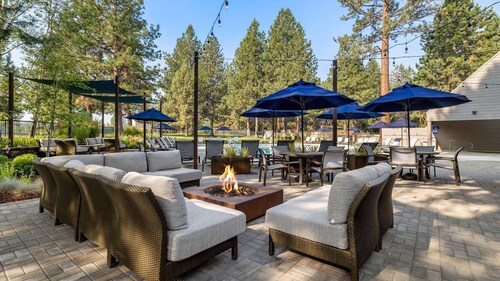 New! Cozy Bend Escape | Hot Tub | Forest Views