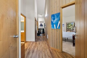 Iron/ironing board, free WiFi, bed sheets - New! Cozy Bend Escape | Hot Tub | Forest Views (Bend)