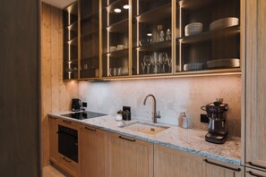 Villa Confort, vue sur la montagne | Cuisine privée | Réfrigérateur, un four, surface de cuisson, lave-vaisselle