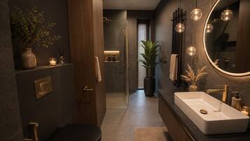 Comfort Villa, Mountain View | Bathroom | Separate tub and shower, free toiletries, hair dryer, towels