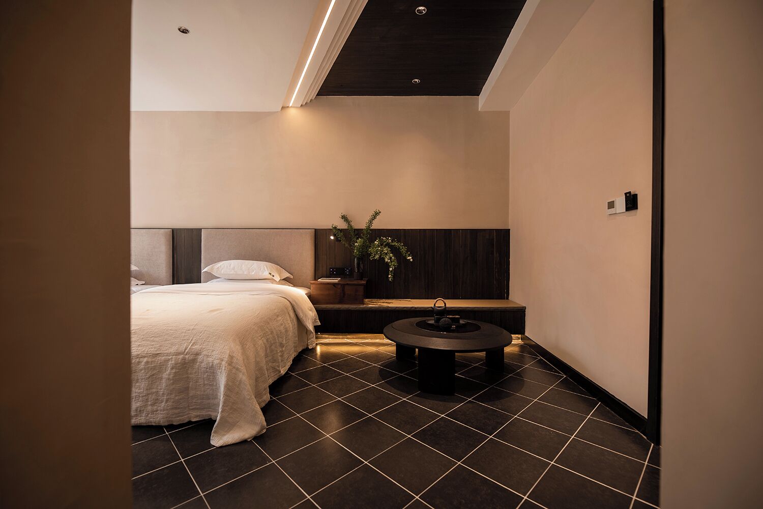 Classic Double or Twin Room | Free minibar, desk, laptop workspace, free WiFi