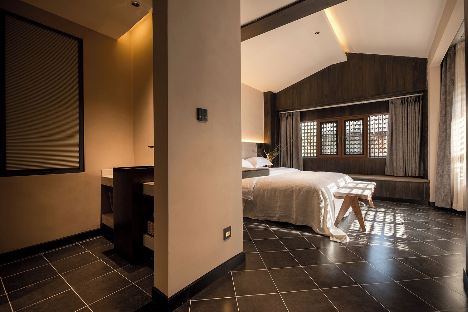 Free minibar, desk, laptop workspace, free WiFi