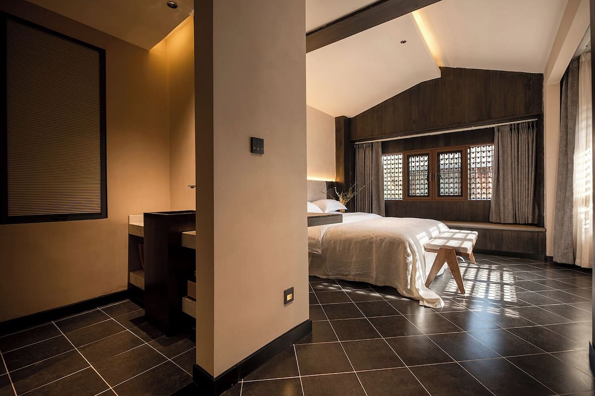 Phòng đôi phong cách cổ điển | Minibar với thức uống miễn phí, bàn