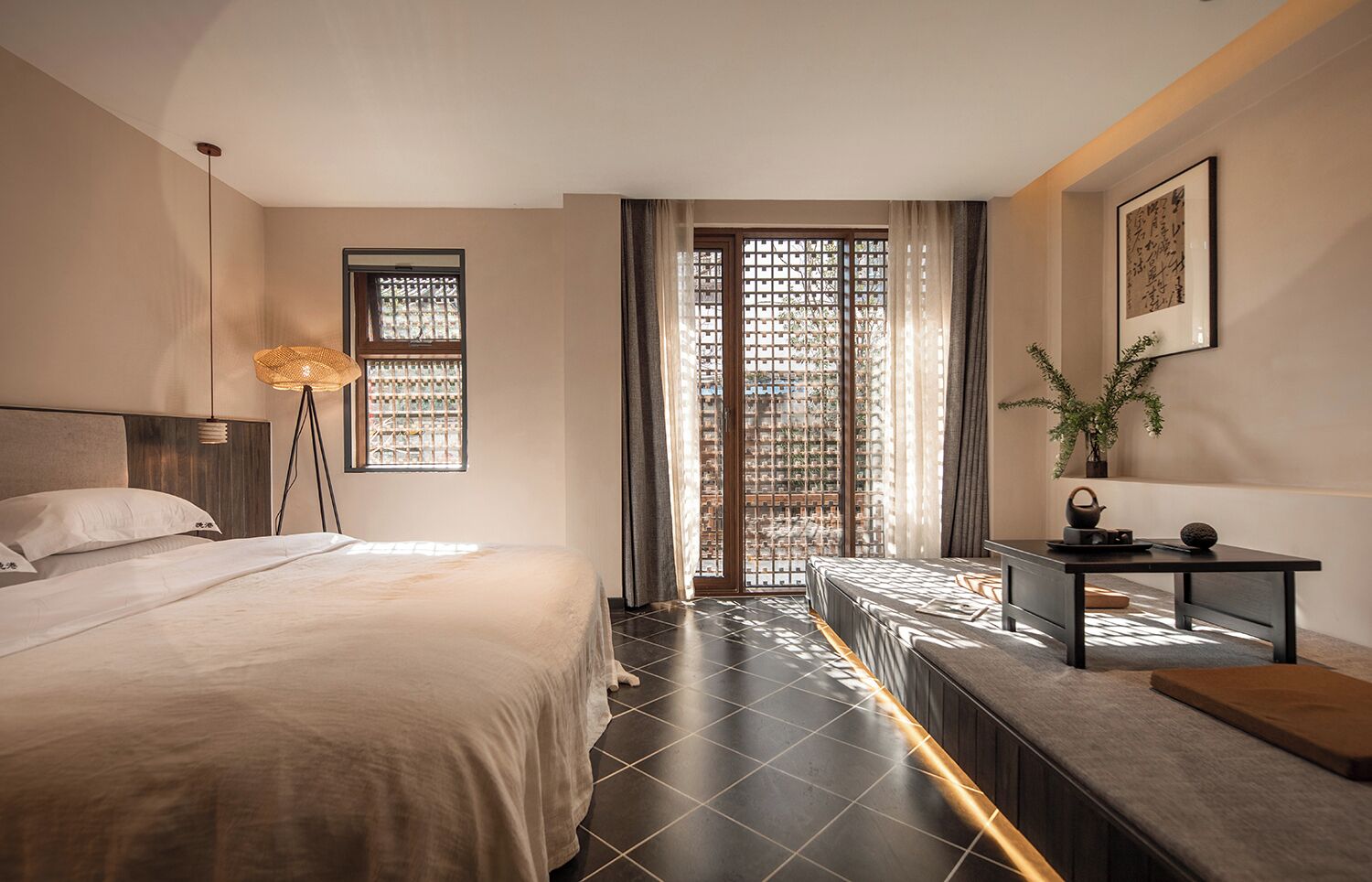 Free minibar, desk, laptop workspace, free WiFi