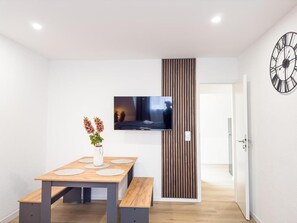 Apartment, 3 Schlafzimmer, Balkon, Stadtblick | Speisen