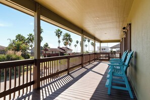 Property grounds - Grand House with Views! (Port Mansfield)