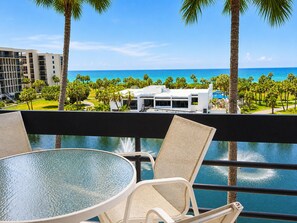 Outdoor dining - 2/2 Gulf View condo at Beachplace on Longboat Key (Longboat Key)