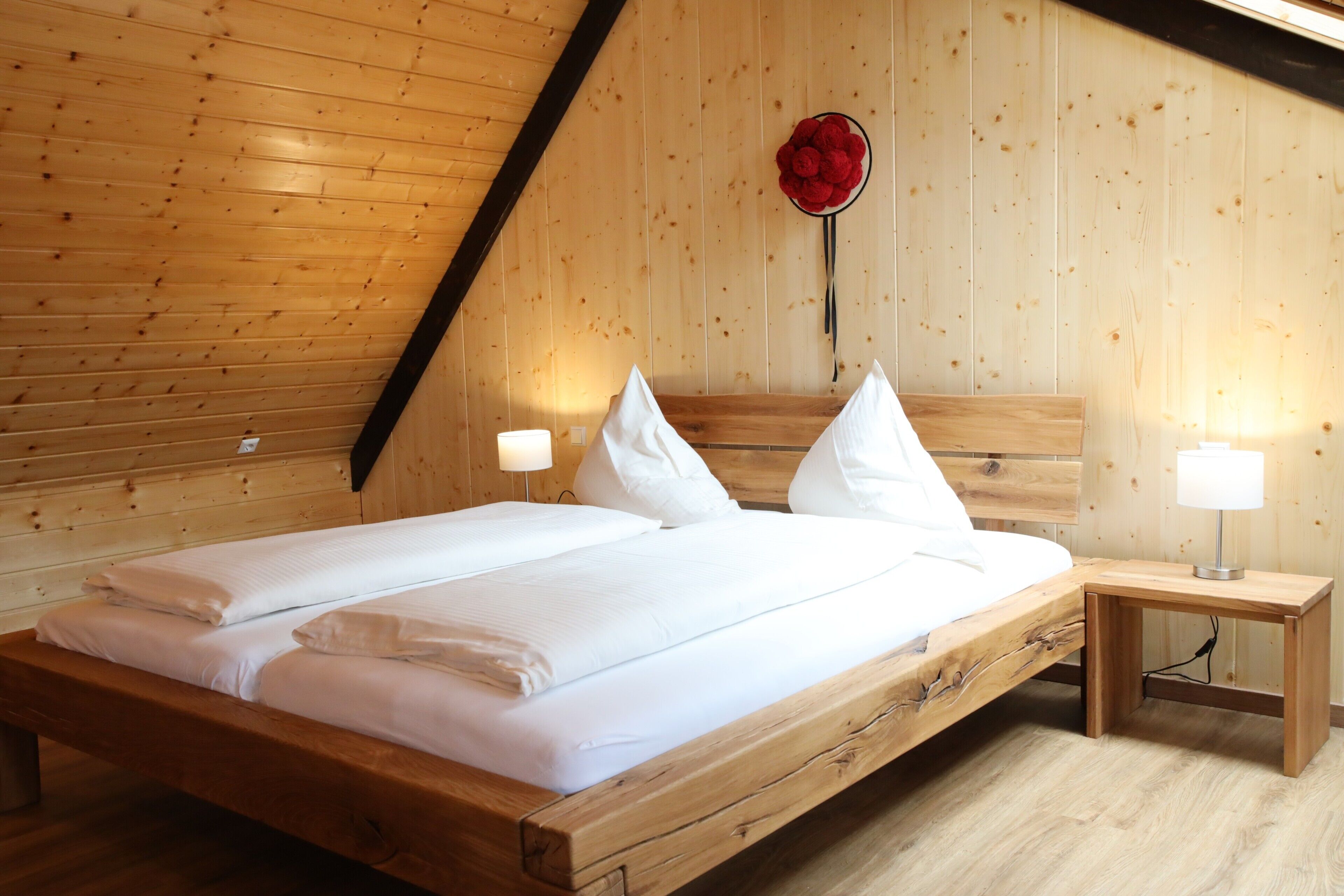 WiFi, bed sheets