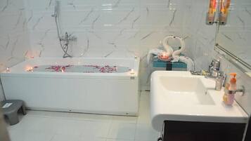 Suite, City View | Bathroom