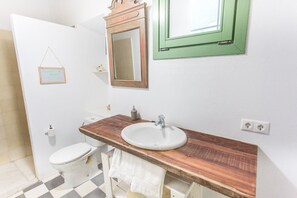 Een douche, handdoeken