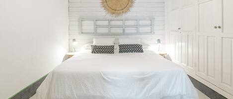 WiFi, bed sheets