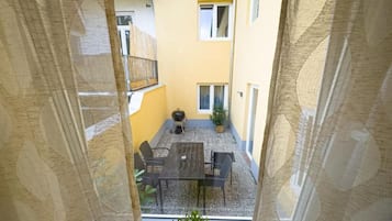 Apartment, 1 Bedroom, Patio, City View | Interior